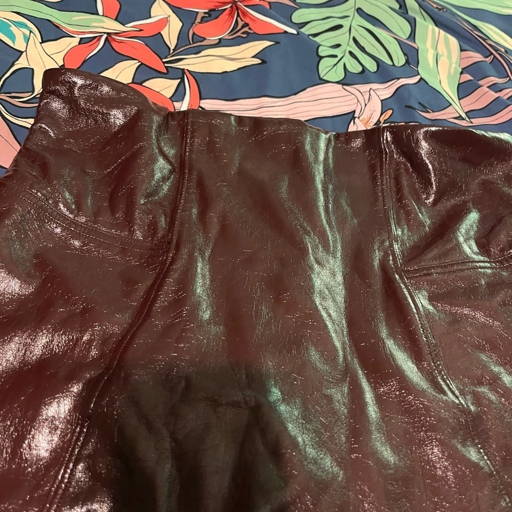 Spanx burgundy shiny leather pants new - Picture 2 of 10